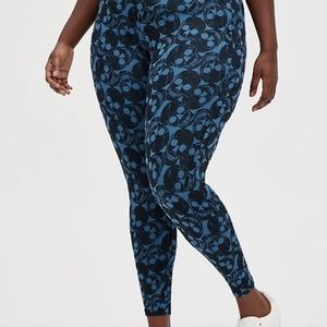 Torrid blue marble skull premium leggings size 3